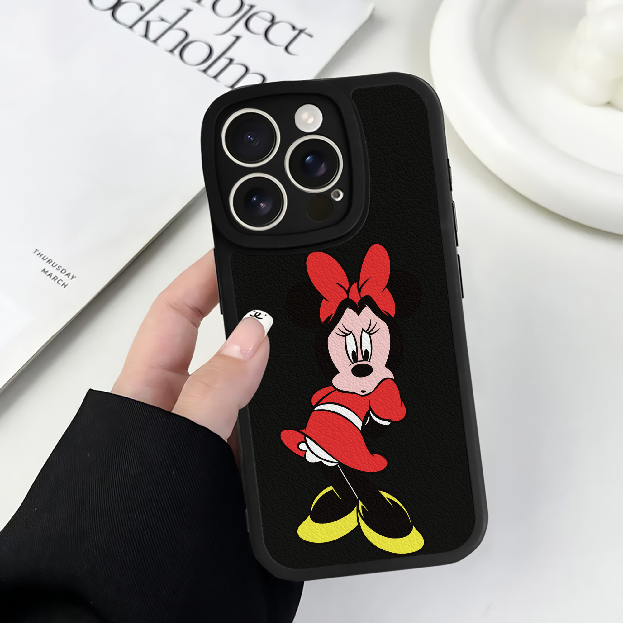 （画像用） ミッキーマウス Mickey Mouse 【iPhone 16シリーズ対応】シリコンスマホケース（レザー調） 材質：シリコン